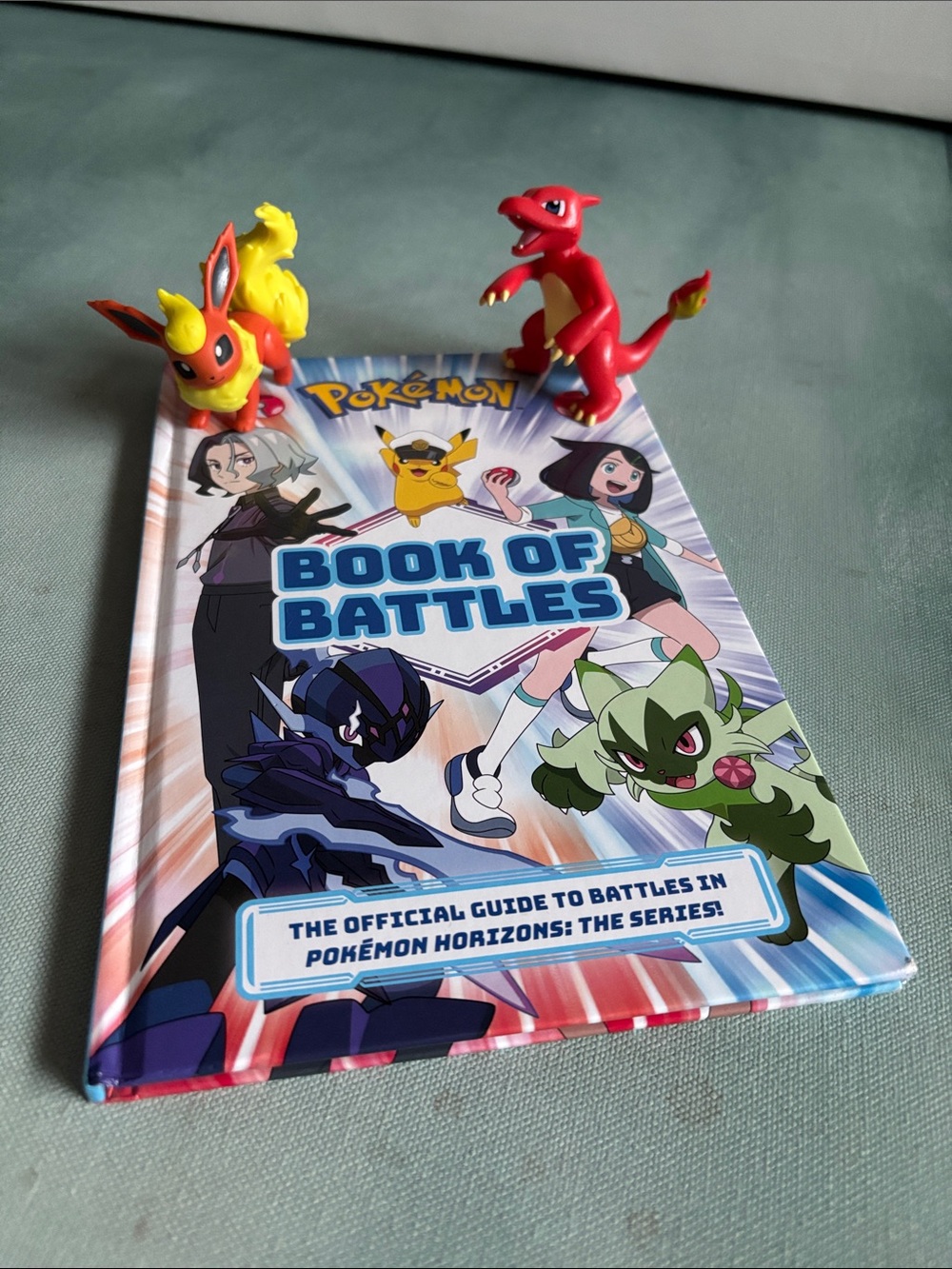 Pokémon Charmeleon + Flareon Figurine + Book Of Battles